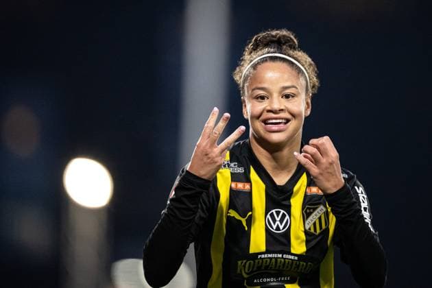 251108 Häckens Felicia Schröder celebrates after 0 2 during the football match in Damallsvenskan between Djurgarden and Häcken on November 8, 2025 in Stockholm  Copyright: MAXIMxTHORE BB251108MT042