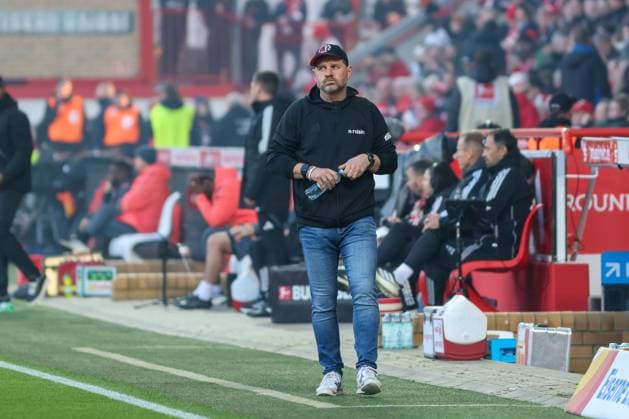 Steffen Baumgart 1 FC Union Berlin, Head Coach , GER, 1 FC Union Berlin vs FC Bayern Muenchen, Football, Bundesliga, Matchday 10, Season 2025 2026, 08 11 2025, DFL DFB REGULATIONS PROHIBIT ANY USE OF PHOTOGRAPHS as IMAGE SEQUENCES and or QUASI VIDEO, GER, 1 FC Union Berlin vs FC Bayern Muenchen, Football, Bundesliga, Matchday 10, Season 2025 2026, 08 11 2025 Berlin Copyright: xEibner-Pressefoto JennixMaulx EP_JML