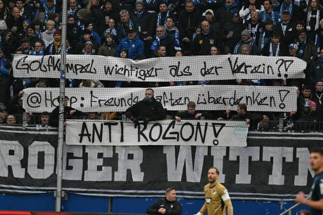 08 11 2025, xsltx, Soccer 1 Bundesliga, TSG 1899 Hoffenheim RB Leipzig v l Protests Dietmar Hopp Investor Patron Maezen TSG 1899 Hoffenheim Rogon DFL DFB REGULATIONS PROHIBIT ANY USE OF PHOTOGRAPHS as IMAGE SEQUENCES and or QUASI VIDEO Sinsheim