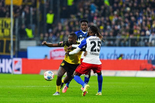 Serhou Guiassy Borussia Dortmund, 09 , Jordan Torunarigha Hamburgr SV, 25 GER, Hamburger SV vs Borussia Dortmund, Football, 1 Bundesliga, Matchday 10, Season 2025 2026, 08 11 2025 DFL REGULATIONS PROHIBIT ANY USE OF PHOTOGRAPHS AS IMAGE SEQUENCES AND OR QUASI VIDEO GER, Hamburger SV vs Borussia Dortmund, Football, 1 Bundesliga, Matchday 10, Season 2025 2026, 08 11 2025 Hamburg Copyright: xEibner-Pressefoto MarcelxvonxFehrnx EP_MFN