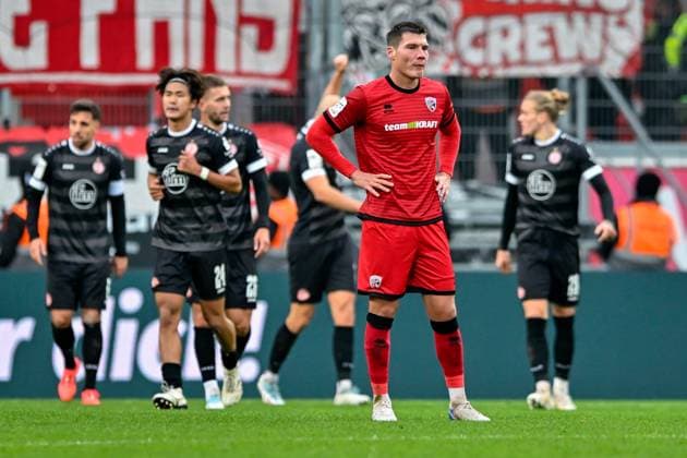 Jonas Scholz FC Ingolstadt, 15 looking disappointed after conceding the 0 2 goal, disappointment, frustration, disappointed, pessimistic, in the background the Essen players cheer the goal, 08 11 2025, Ingolstadt Germany , Soccer, 3 Liga, FC Ingolstadt 04 Rot Weiss Essen, DFB DFL REGULATIONS PROHIBIT ANY USE OF PHOTOGRAPHS AS IMAGE SEQUENCES AND OR QUASI VIDEO xslx