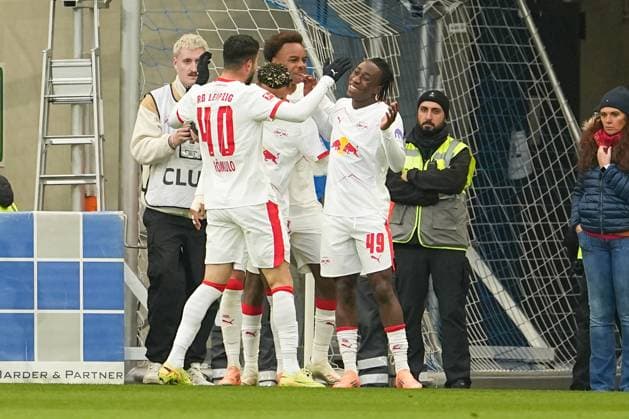 Soccer Bundesliga, Matchday 10, TSG Hoffenheim RB Leipzig on 08 11 2025 in Sinsheim PreZero Arena , Germany, Season 2025 2026 DFL REGULATIONS PROHIBIT ANY USE OF PHOTOGRAPHS AS IMAGE SEQUENCES AND OR QUASI VIDEO Collective cheering after the goal of Yan Diomande 49, RBL Sinsheim PreZero Arena Germany Copyright: xChristophxKinzingerx