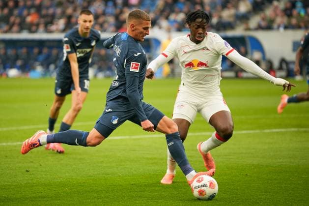 Soccer Bundesliga, Matchday 10, TSG Hoffenheim RB Leipzig on 08 11 2025 in Sinsheim PreZero Arena , Germany, Season 2025 2026 DFL REGULATIONS PROHIBIT ANY USE OF PHOTOGRAPHS AS IMAGE SEQUENCES AND OR QUASI VIDEO Penalty area scene between Grischa Prömel 6, TSG and El Chadaille Bitshiabu 5, RBL Sinsheim PreZero Arena Germany Copyright: xChristophxKinzingerx