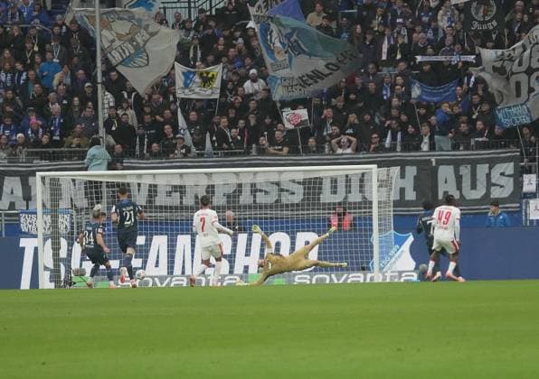 GER, 1 FBL, TSG Hoffenheim vs RB Leibzig 08 11 2025, PreZero Arena, Sinsheim, GER, 1 FBL, TSG Hoffenheim vs RB Leibzig , in picture Yan Diomande Leipzig scores the goal to 0 1 DFL regulations prohibit any use of photographs as image sequences and or quasi video nordphotoxGmbHx xBratic nph00250