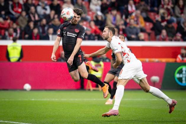 LEVERKUSEN, GERMANY - NOVEMBER 8: A header of Jonas Hofmann (Bayer 04 Leverkusen, 7) brings the 2:0, Jonas Foehrenbach (Föhrenbach, Fohrenbach, 1. FC Heidenheim, 19) can’t defend during the Bundesliga match (gameday 10) between Bayer 04 Leverkusen vs. 1. FC Heidenheim at BayArena on November 8, 2025 in Leverkusen, Germany. (Photo by Axel Kohring Beautiful Sports) DFL REGULATIONS PROHIBIT ANY USE OF PHOTOGRAPHS AS IMAGE SEQUENCES AND OR QUASI-VIDEO. Nordrhein-Westfalen Germany Copyright: xBEAUTIFULxSPORTS AxelxKohringx