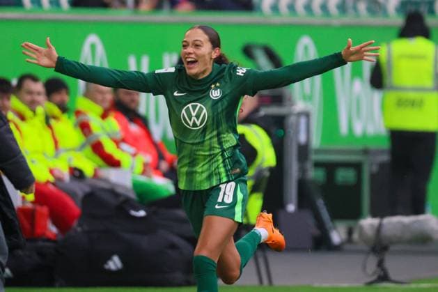 Wolfsburg, Germany 08 November 2025 1 BL Women 2025 2026 VfL Wolfsburg vs Eintracht Frankfurt In the picture goal scorer Kessya Bussy VfL makes the goal to 1 0 for Wolfsburg and cheers DFB regulations prohibit any use of photographs as image sequences and or quasi video Volkswagen Arena Niedersachsen Copyright: xFotostandx xFantinix