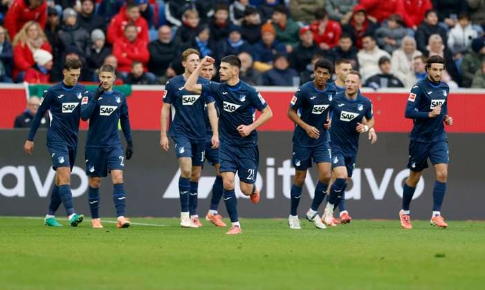 from l n r Goalscorer, Scorer Albian Hajdari TSG Hoffenheim, 21 Cheers after the goal, cheers, celebrated, cheers, cheering, cheers, cheering, emotions 08 11 2025, Football, Bundesliga, TSG Hoffenheim RB Leipzig, GER, Sinnsheim, PreZero Arena, DFL REGULATES PROHIBIT ANY USE OF PHOTOGRAPHS AS IMAGE SEQUENCES AND OR QUASI VIDEO Copyright: HMBxMedia xHeikoxBecker