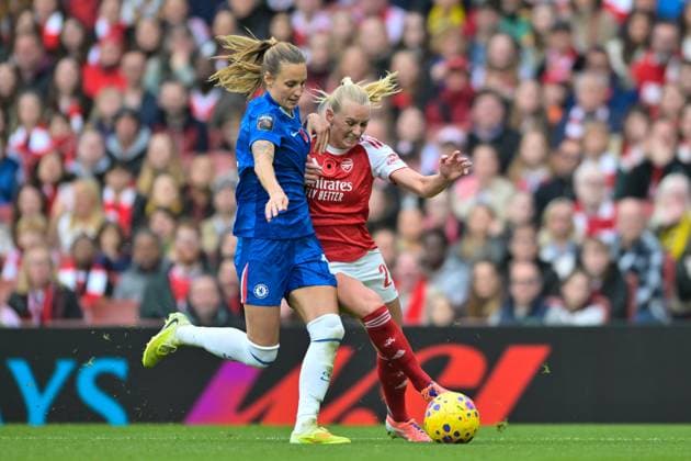 Nathalie Bjorn of Chelsea Women challenges Stina Blackstenius of Arsenal Women during the Women s Super League match between Arsenal Women and Chelsea Women at the Emirates Stadium, London, England on 8 November 2025. Copyright: xPhilxHutchinsonx 44250039