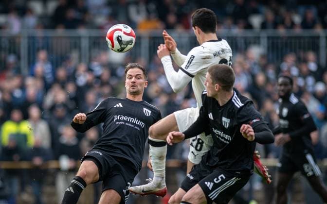 Soccer, Season 2025 2026, Regionalliga West, 08 11 2025, Matchday 15, Men, 1 FC Bocholt black vs Borussia Moenchengladbach U23 white v l Julian Riedel 1 FC Bocholt , Grant Leon Ranos Borussia Moenchengladbach U23 , Dawyn Paul Donner 1 FC Bocholt , Bocholt Stadion am Huenting Nordrhein Westfalen Germany 251108_fb_1fc-bocholt_borussia-moenchengladbach-u23_45962