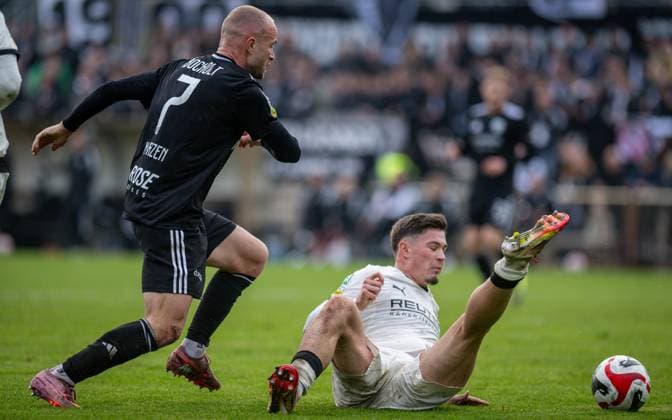 Soccer, Season 2025 2026, Regionalliga West, 08 11 2025, Matchday 15, Men, 1 FC Bocholt black vs Borussia Moenchengladbach U23 white v l Patrick Kurzen 1 FC Bocholt , Nico Vidic Borussia Moenchengladbach U23 , Bocholt Stadion am Huenting Nordrhein Westfalen Germany 251108_fb_1fc-bocholt_borussia-moenchengladbach-u23_45965