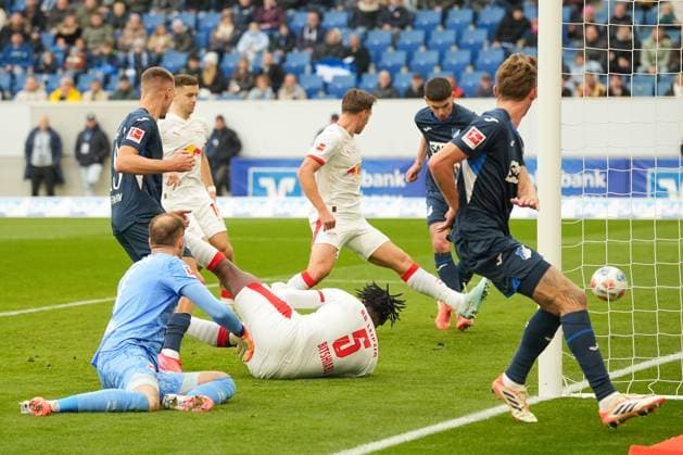 Soccer Bundesliga, Matchday 10, TSG Hoffenheim RB Leipzig on 08 11 2025 in Sinsheim PreZero Arena , Germany, Season 2025 2026 DFL REGULATIONS PROHIBIT ANY USE OF PHOTOGRAPHS AS IMAGE SEQUENCES AND OR QUASI VIDEO Goal scene to 1 1 furch Albian Hajdari 21, TSG Sinsheim PreZero Arena Germany Copyright: xChristophxKinzingerx
