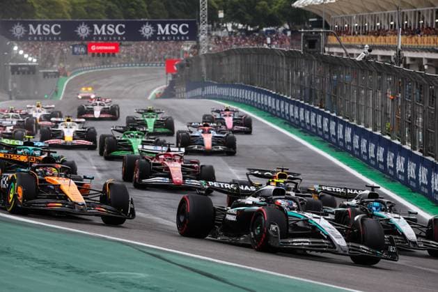 F1 - SAO PAULO GRAND PRIX 2025 81 PIASTRI Oscar (aus), McLaren F1 Team MCL39, action, 12 KIMI ANTONELLI Andrea (ita), Mercedes AMG F1 Team W16, action, 63 RUSSELL George (gbr), Mercedes AMG F1 Team W16, action during the 2025 Formula 1 Grande Premio de Sao Paulo, 2025 Sao Paulo Grand Prix, 21th round of the 2025 FIA Formula One World Championship, WM, Weltmeisterschaft from November 7 to 9, 2025 on the Interlagos, in Sao Paulo, Brazil - Sao PauloBrazil Copyright: xDPPIx