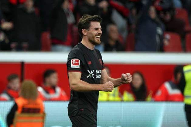 Soccer, 1 Bundesliga, Season 2025 2026, Bayer 04 Leverkusen FC Heidenheim 08 11 2025, Bayarena Leverkusen jonas hofmann, cheers , Bayer 04 Leverkusen , action, single picture