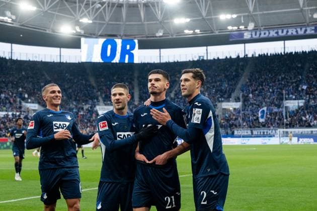 Grischa Proemel TSG Hoffenheim, 06 , Andrej Kramaric TSG Hoffenheim, 27 , Albian Hajdari TSG Hoffenheim, 21 , Robin Hranac TSG Hoffenheim, 02 celebrate the goal for 1 1, GER, TSG 1899 Hoffenheim vs RB Leipzig, Soccer Bundesliga, 10 Spieltag, Saison 2025 2026, 07 11 2025 DFB DFL regulations prohibit any use of photographs as image sequences and or quasi video GER, TSG 1899 Hoffenheim vs RB Leipzig, Fussball Bundesliga, 10 Spieltag, Saison 2025 2026, 07 11 2025 Sinsheim Copyright: xEibner-Pressefoto Memmlerx EP_MMR