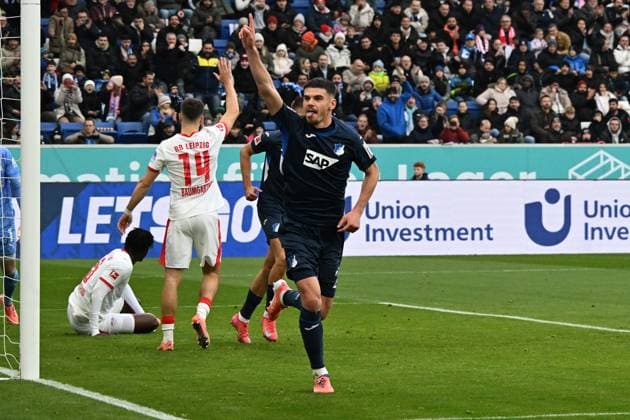 08 11 2025, xsltx, Fußball 1 Bundesliga, TSG 1899 Hoffenheim RB Leipzig v l Torjubel nach dem Tor zum celebrating the goal celebrate 1 1 durch Albian Hajdari 1899 Hoffenheim DFL DFB REGULATIONS PROHIBIT ANY USE OF PHOTOGRAPHS as IMAGE SEQUENCES and or QUASI VIDEO Sinsheim