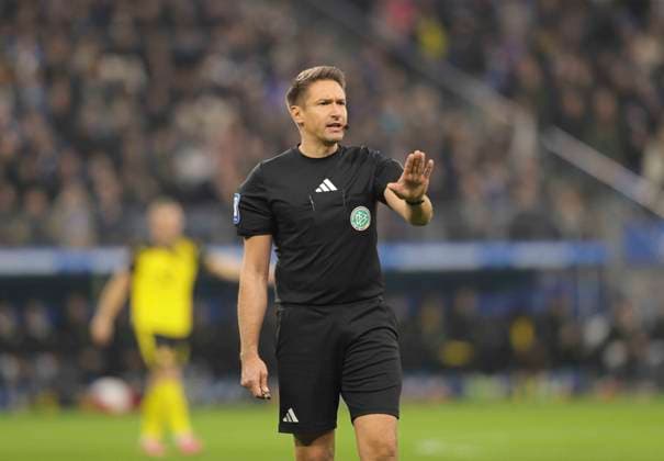 Photo referee Tobias Reichel Soccer 1 Liga , Matchday 10 on Sat 08 11 2025 Hamburger SV Borussia Dortmund