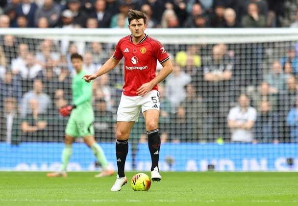 Harry Maguire of Manchester United, ManU Tottenham Hotspur v Manchester United, Premier League, Football, Tottenham Hotspur Stadium, London, UK - 08 Nov 2025London Tottenham Hotspur Stadium United Kingdom EDITORIAL USE ONLY No use with unauthorised audio, video, data, fixture lists, club league logos or live services. Online in-match use limited to 120 images, no video emulation. No use in betting, games or single club league player publications.  Copyright: xMichaelxZemanek Shutterstockx 15701605bv