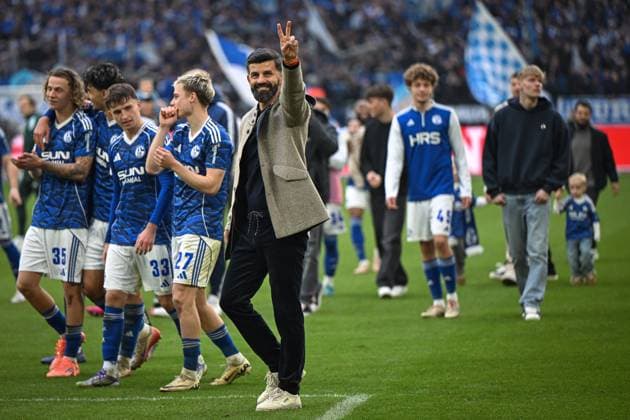 Germany, Football, 2 Bundesliga, Matchday 12, 2025 2026, FC Schalke 04 vs SV Elversberg, 08 11 2025, Veltins Arena, Gelsenkirchen, Germany, Miron Muslic FC Schalke 04, Head coach beaming with joy after the end of the match Copyright: xMarkusxVerwimpx