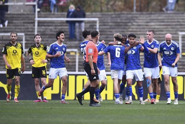 Borussia Dortmund U23 Schalke 04 U23 FOR EDITORIAL PURPOSES ONLY EDITORIAL USE ONLY p Football Regionalliga West 15 Matchday Borussia Dortmund U23 Schalke 04 U23 on 08 11 2025 at Stadion Rote Erde in Dortmund Vincenzo Onofrietti Schalke 04 U23 , center after his goal for 1 1 Germany North Rhine Westphalia Dortmund Copyright ThorstenxTillmann Copyright: ThorstenxTillmann doc836anra3lwgvbkwpl96 ,EDITORIAL USE ONLY Copyright: ThorstenxTillmann