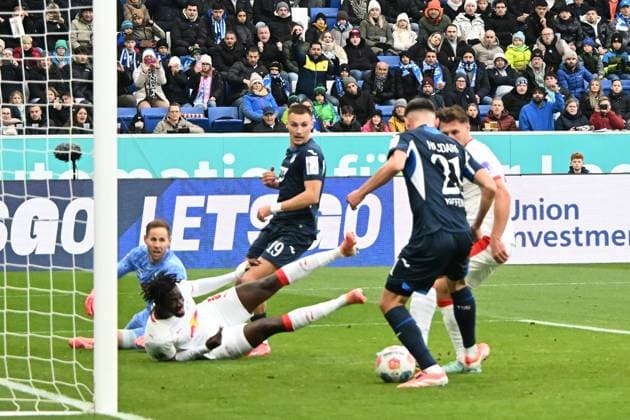 08 11 2025, xsltx, Fussball 1 Bundesliga, TSG 1899 Hoffenheim RB Leipzig v l Albian Hajdari 1899 Hoffenheim Torschuetze, erzielt das Tor, Treffer, scores the goal 1 1 DFL DFB REGULATIONS PROHIBIT ANY USE OF PHOTOGRAPHS as IMAGE SEQUENCES and or QUASI VIDEO Sinsheim