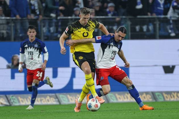 1 Bundesliga Hamburger SV Borussia Dortmund on 08 11 2025 at Volksparkstadion in Hamburg Rayan Philippe Hamburg 14 vs Nico Schlotterbeck Dortmund 4 MH