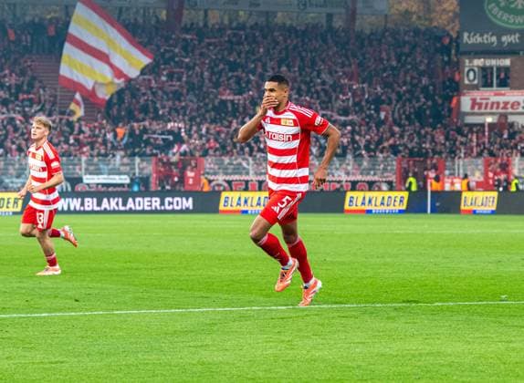 Soccer, Men, Season 2025 2026, 1 Bundesliga 10 Matchday , 1 FC Union Berlin FC Bayern Munich, Danilho Doekhi 1 FC Union Berlin , Cheering after goal to 1 0, 08 11 2025, Copyright: xSebastianxRäppold MatthiasxKochx