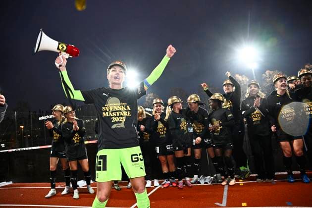 STOCKHOLM, SWEDEN 20251108 Häcken celebrates its Swedish Championship gold after Saturday s women s football match between Djurgarden and BK Häcken FF which ended 0 2 at Kristinebergs IP 1 STOCKHOLM SWEDEN x10030x  Copyright: xJonasxEkströmer TTx THE LADY S SWEDISH GARDEN-HECKEN