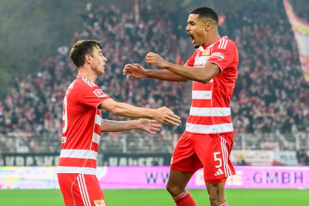 f l t r Janik Haberer 1 FC Union , Danilho Doekhi 1 FC Union , goal, hit, cheering, jubilation, celebrating the goal, joy, jubilation, cheering, 1 0, in the 1 Bundesliga match, 1 FC Union Berlin vs FC Bayern Munich, Bundesliga, soccer, DFB, 2025 2026 season, at the Alte Foersterei stadium, in the 1 Bundesliga match, 1 FC Union Berlin vs FC Bayern Munich, Bundesliga, soccer, DFB, 2025 2026 season, at the Alte Foersterei stadium, DFB DFL REGULATIONS PROHIBIT ANY USE OF PHOTOGRAPHS AS IMAGE SEQUENCES AND OR QUASI VIDEO, 08 11 25, Copyright: HMBxMedia UwexKoch