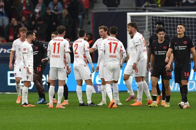 Heidenheim crisis circle after the goal to 0 3 GER, Bayer 04 Leverkusen vs 1 FC Heidenheim, Football, Bundesliga, Matchday 10, Season 2025 2026, 08 11 2025 DFL REGULATES PROHIBIT ANY USE OF PHOTOGRAPHS AS IMAGE SEQUENCES AND OR QUASI VIDEO GER, Bayer 04 Leverkusen vs 1 FC Heidenheim, Football, Bundesliga, Matchday 10, Season 2025 2026, 08 11 2025 Leverkusen Copyright: xEibner-Pressefoto ThomasxThienelx EP_TTL