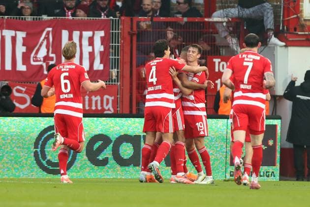 08 11 2025, xtgx, Fußball 1 Bundesliga, Union Berlin FC Bayern München v l Torjubel nach dem Tor zum celebrating the goal celebrate 1 0 durch Danilho Doekhi 1 FC Union Berlin DFL DFB REGULATIONS PROHIBIT ANY USE OF PHOTOGRAPHS as IMAGE SEQUENCES and or QUASI VIDEO Berlin