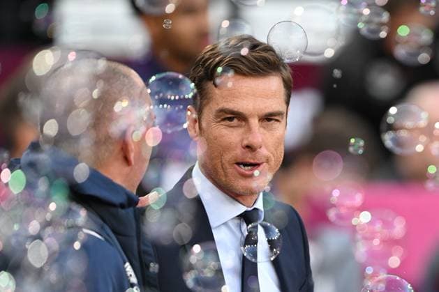 West Ham United v Burnley Premier League 08 11 2025. Burnley Head Coach Scott Parker (m) during the Premier League match between West Ham United and Burnley at the London Stadium, London, England on 8 November 2025. London London Stadium England Editorial use only DataCo restrictions apply See www.football-dataco.com , Copyright: xSimonxTraylenx PSI-23181-0006