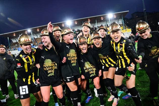STOCKHOLM, SWEDEN 20251108 Häcken celebrates its Swedish Championship gold after Saturday s women s football match between Djurgarden and BK Häcken FF which ended 0 2 at Kristinebergs IP 1 STOCKHOLM SWEDEN x10030x  Copyright: xJonasxEkströmer TTx THE LADY S SWEDISH GARDEN-HECKEN