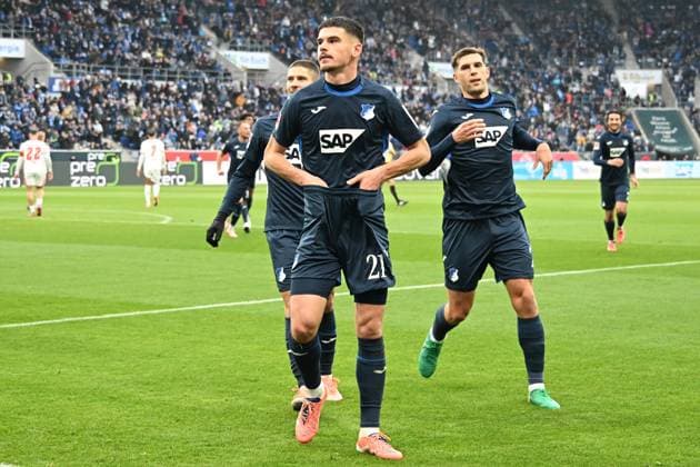 08 11 2025, xsltx, Fußball 1 Bundesliga, TSG 1899 Hoffenheim RB Leipzig v l Torjubel nach dem Tor zum celebrating the goal celebrate 1 1 durch Albian Hajdari 1899 Hoffenheim DFL DFB REGULATIONS PROHIBIT ANY USE OF PHOTOGRAPHS as IMAGE SEQUENCES and or QUASI VIDEO Sinsheim