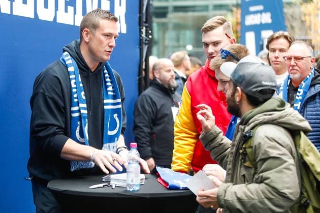 NFL Fanzone of the Indianapolis Colts in Berlin Berlin, 08 11 2025 Ex Offensive Tackle Joe Reitz at the NFL Fanzone of the Indianapolis Colts at Potsdamer Platz in Berlin Photo Matthias Gränzdörfer Berlin Copyright: xMatthiasxGränzdörferx