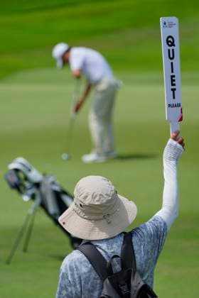 Moutai Singapore Open 2025 in Singapore A worker holds up a sign as Sarit Suwannarut of Thailand prepares to take a swing during the third day of the Moutai Singapore Open at the Singapore Island Country Club in Singapore on 8 November 2025. Jeunghun Wang, James Piot and Soomin Lee share the lead after the third round of the Moutai Singapore Open 2025 at the Singapore Island Country Club, heading into SundayÕs final round of the USD 2 million Asian Tour event. Singapore Singapore  Copyright: xMatrixxImages LimxSimonx
