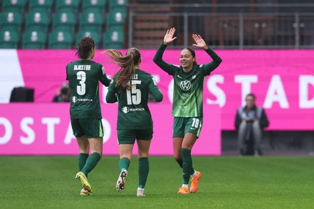 Goal celebration goal scorer Kessya Bussy VfL Wolfsburg,19 scores to 1 0 Google Pixel Womens Bundesliga Season 2025 2026 VfL Wolfsburg vs Eintracht Frankfurt at the Volkswagen Arena in Wolfsburg Action,Soccer,Woman,Women,Ladies,Germany,08 11 2025
