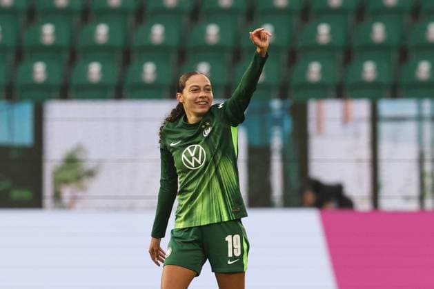 Goal celebration goal scorer Kessya Bussy VfL Wolfsburg,19 scores to 1 0 Google Pixel Womens Bundesliga Season 2025 2026 VfL Wolfsburg vs Eintracht Frankfurt at the Volkswagen Arena in Wolfsburg Action,Soccer,Woman,Women,Ladies,Germany,08 11 2025