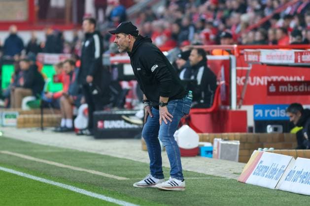 Steffen Baumgart 1 FC Union Berlin, Head Coach , GER, 1 FC Union Berlin vs FC Bayern Muenchen, Football, Bundesliga, Matchday 10, Season 2025 2026, 08 11 2025, DFL DFB REGULATIONS PROHIBIT ANY USE OF PHOTOGRAPHS as IMAGE SEQUENCES and or QUASI VIDEO, GER, 1 FC Union Berlin vs FC Bayern Muenchen, Football, Bundesliga, Matchday 10, Season 2025 2026, 08 11 2025 Berlin Copyright: xEibner-Pressefoto JennixMaulx EP_JML
