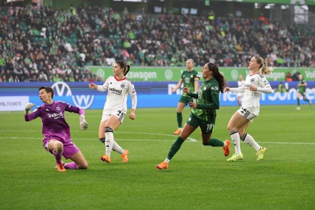 Goalscorer Kessya Bussy VfL Wolfsburg,19 scores to 1 0 Google Pixel Womens Bundesliga Season 2025 2026 VfL Wolfsburg vs Eintracht Frankfurt at the Volkswagen Arena in Wolfsburg Action,Soccer,Woman,Women,Ladies,Germany,08 11 2025