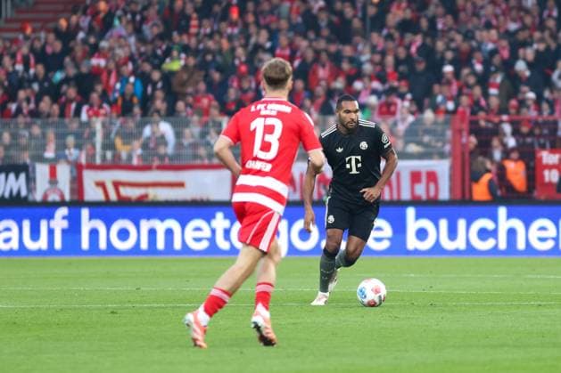 Jonathan Tah FC Bayern Muenchen, 04 with Andras Schaefer 1 FC Union Berlin, 13 , GER, 1 FC Union Berlin vs FC Bayern Muenchen, Football, Bundesliga, Matchday 10, Season 2025 2026, 08 11 2025, DFL DFB REGULATIONS PROHIBIT ANY USE OF PHOTOGRAPHS as IMAGE SEQUENCES and or QUASI VIDEO, GER, 1 FC Union Berlin vs FC Bayern Muenchen, Football, Bundesliga, Matchday 10, Season 2025 2026, 08 11 2025 Berlin Copyright: xEibner-Pressefoto JennixMaulx EP_JML