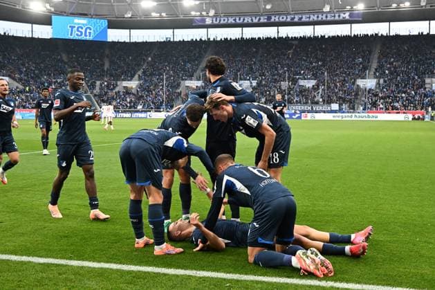 08 11 2025, xsltx, Fußball 1 Bundesliga, TSG 1899 Hoffenheim RB Leipzig v l Torjubel nach dem Tor zum celebrating the goal celebrate 2 1 durch Tim Lemperle 1899 Hoffenheim DFL DFB REGULATIONS PROHIBIT ANY USE OF PHOTOGRAPHS as IMAGE SEQUENCES and or QUASI VIDEO Sinsheim