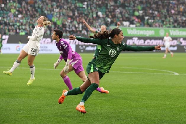 Goal celebration goal scorer Kessya Bussy VfL Wolfsburg,19 scores to 1 0 Google Pixel Womens Bundesliga Season 2025 2026 VfL Wolfsburg vs Eintracht Frankfurt at the Volkswagen Arena in Wolfsburg Action,Soccer,Woman,Women,Ladies,Germany,08 11 2025
