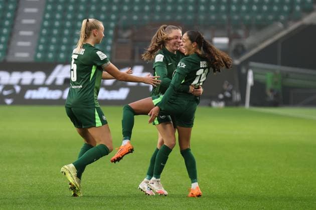 Goal celebration goal scorer Kessya Bussy VfL Wolfsburg,19 scores to 1 0 Google Pixel Womens Bundesliga Season 2025 2026 VfL Wolfsburg vs Eintracht Frankfurt at the Volkswagen Arena in Wolfsburg Action,Soccer,Woman,Women,Ladies,Germany,08 11 2025