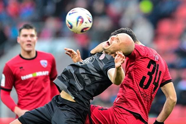 v li Tobias Kraulich Essen, 33 Lukas Froede FC Ingolstadt, 34 in duel, duel, tackle, dynamic, action, action, 08 11 2025, Ingolstadt Germany , Football, 3 Liga, FC Ingolstadt 04 Rot Weiss Essen, DFB DFL REGULATIONS PROHIBIT ANY USE OF PHOTOGRAPHS AS IMAGE SEQUENCES AND OR QUASI VIDEO xslx