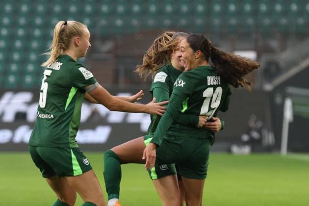 Goal celebration goal scorer Kessya Bussy VfL Wolfsburg,19 scores to 1 0 Google Pixel Womens Bundesliga Season 2025 2026 VfL Wolfsburg vs Eintracht Frankfurt at the Volkswagen Arena in Wolfsburg Action,Soccer,Woman,Women,Ladies,Germany,08 11 2025