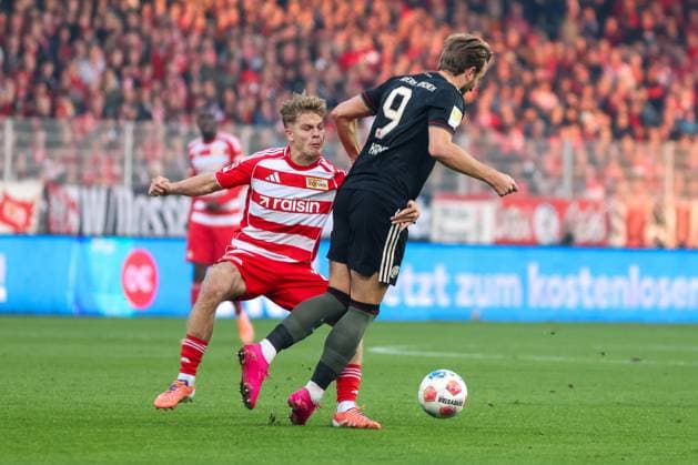 Foul by Andras Schaefer 1 FC Union Berlin, 13 on Harry Kane FC Bayern Muenchen, 09 , GER, 1 FC Union Berlin vs FC Bayern Muenchen, Football, Bundesliga, Matchday 10, Season 2025 2026, 08 11 2025, DFL DFB REGULATIONS PROHIBIT ANY USE OF PHOTOGRAPHS as IMAGE SEQUENCES and or QUASI VIDEO, GER, 1 FC Union Berlin vs FC Bayern Muenchen, Football, Bundesliga, Matchday 10, Season 2025 2026, 08 11 2025 Berlin Copyright: xEibner-Pressefoto JennixMaulx EP_JML