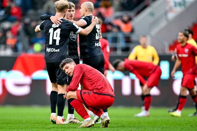 Mads Borchers FC Ingolstadt, 9 looking disappointed after the game, disappointment, frustration, disappointed, pessimistic, behind them the Essen players cheer the victory, 08 11 2025, Ingolstadt Germany , Soccer, 3 Liga, FC Ingolstadt 04 Rot Weiss Essen, DFB DFL REGULATIONS PROHIBIT ANY USE OF PHOTOGRAPHS AS IMAGE SEQUENCES AND OR QUASI VIDEO xslx