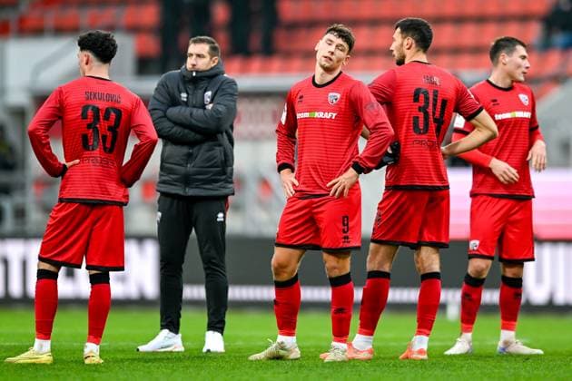 FC Ingolstadt players looking disappointed after the end of the match, disappointment, frustration, disappointed, pessimistic, 08 11 2025, Ingolstadt Germany , Football, 3 Liga, FC Ingolstadt 04 Rot Weiss Essen, DFB DFL REGULATIONS PROHIBIT ANY USE OF PHOTOGRAPHS AS IMAGE SEQUENCES AND OR QUASI VIDEO xslx