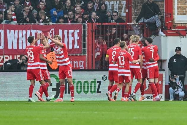 Bundesliga 1 FC Union Berlin FC Bayern Munich 08 11 2025 Berlin, GERMANY 8 NOVEMBER Berliners cheer after Ilyas ANSAH scores 1 0 Union Berlin 10 OFF NO GOAL during the Bundesliga match between 1 FC Union Berlin and FC Bayern Munich on matchday 10 at Stadion an der alten Försterei on November 8, 2025 in Berlin, Germany DFL REGULATES PROHIBIT ANY USE OF PHOTOGRAPHS AS IMAGE SEQUENCES AND OR QUASI VIDEO Copyright: xBEAUTIFULxSPORTS Goldbergx