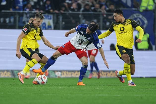 1 Bundesliga Hamburger SV Borussia Dortmund on 08 11 2025 at Volksparkstadion in Hamburg Rayan Philippe Hamburg 14 vs Nico Schlotterbeck Dortmund 4 and Jobe Bellingham Dortmund 7 MH
